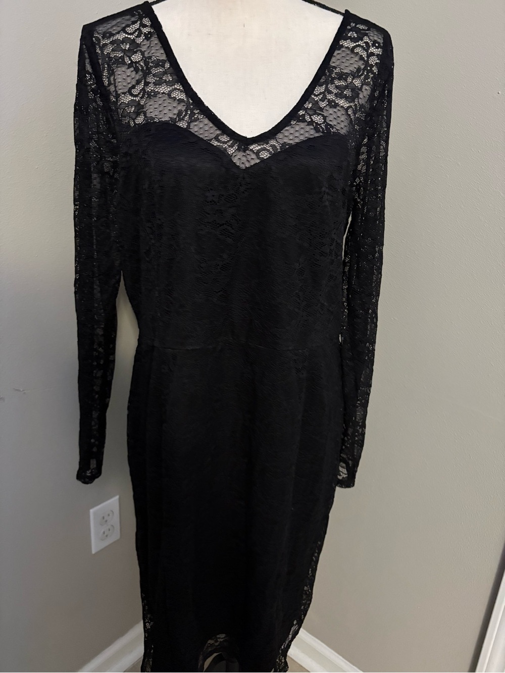 BOLD elements Black Lace Long Sleeve V‑Neck Dress-NWT